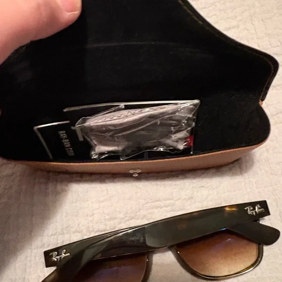 Ray-Ban Black Frame Sunglasses with Brown Gradient Lenses display picture 3